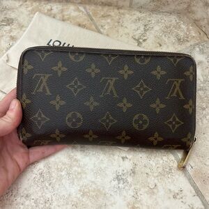 Authentic Louis Vuitton Monogram Canvas XL Zippy Organizer Wallet & Dustbag